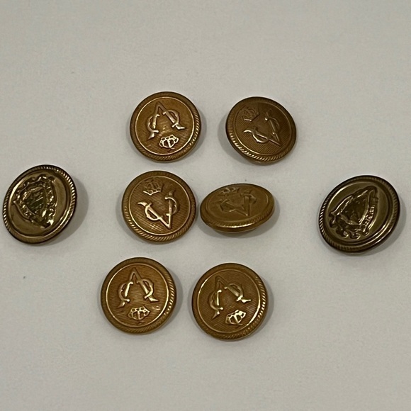 Vintage Crest metal Buttons, 6+2, gold tone - Picture 3 of 6